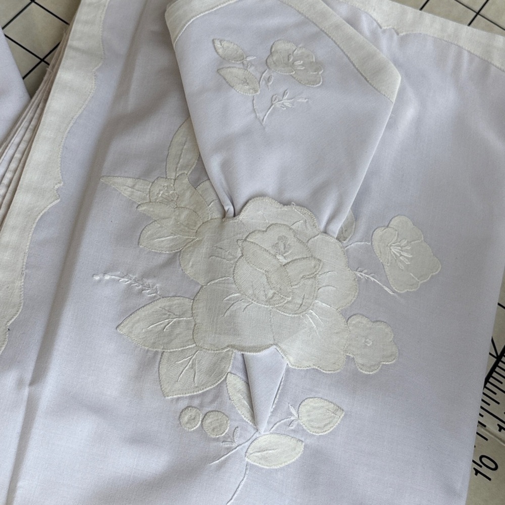 White Embroidered Table Linen - Picture 11 of 11